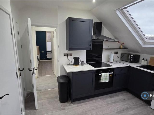 Wortley Lodge, Leeds, LS12 2 bed flat to rent £1,000 pcm £231 pw