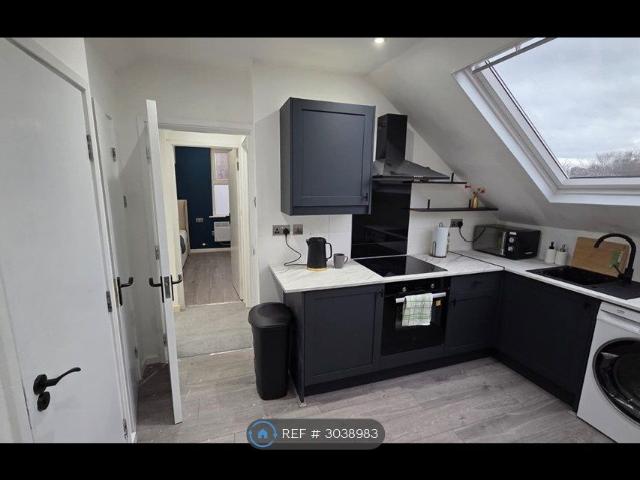 Wortley Lodge, Leeds LS12, 2 bed flat to rent, £1,000 pcm | PrimeLocation