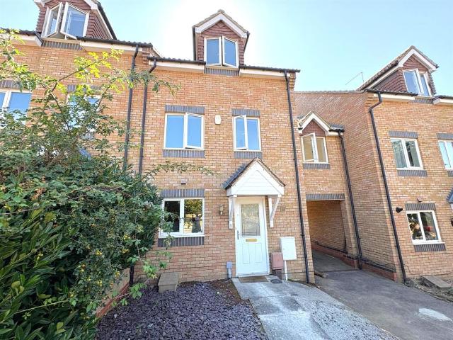 Worcester Close, Corby NN18, 4 bed property to rent, £1,475 pcm | PrimeLocation