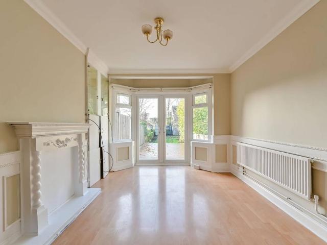 Worcester Close, Lonesome, London, CR4 1SP, United Kingdom | 3 bed townhouse for rent #138511162 | Rentberry