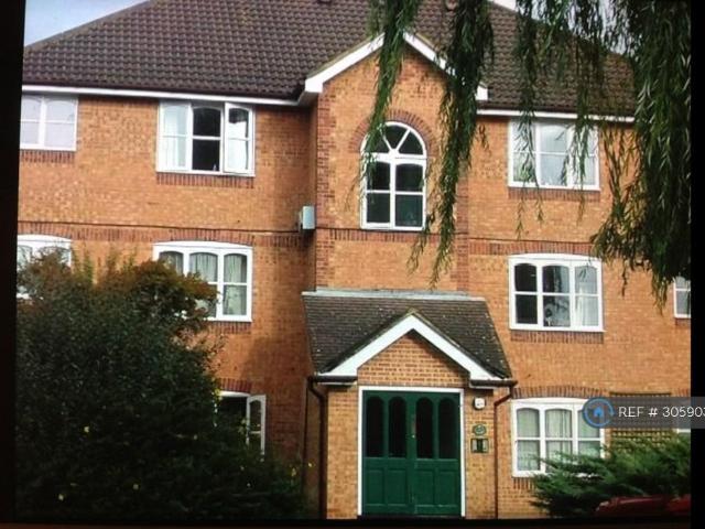 Worcester Gardens, Slough, SL1 1 bed flat to rent £1,050 pcm £242 pw