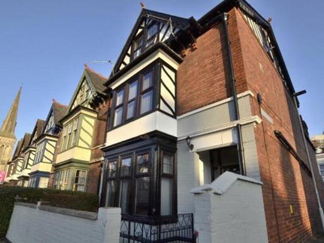 Worcester Street, Gloucester, 6 Bedroom End
