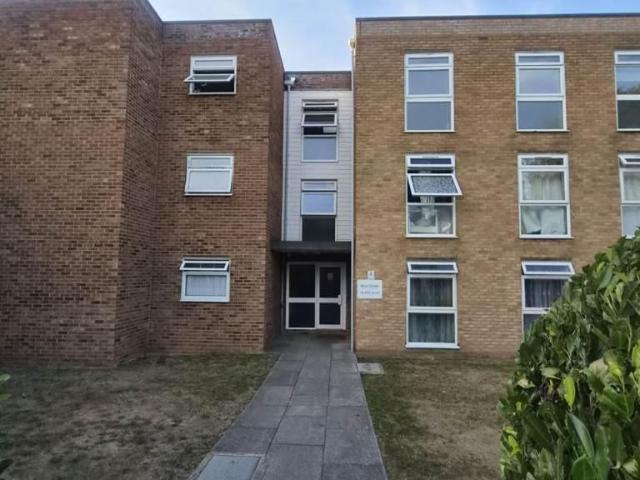 Worcester Road, Holly Court, SM2 2 bed flat to rent £1,900 pcm £438 pw