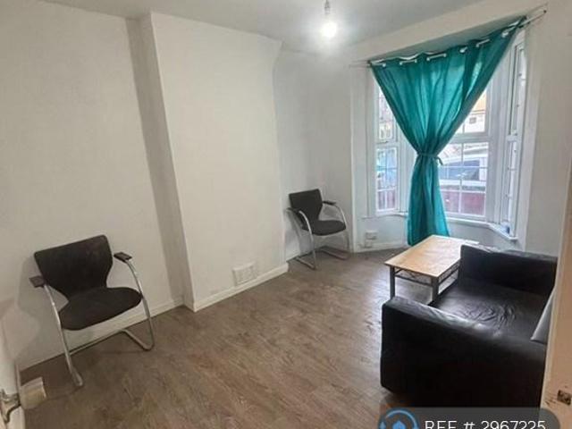Worcester Road, London, E12 3 bed end of terrace house to rent £2,600 pcm £600 pw