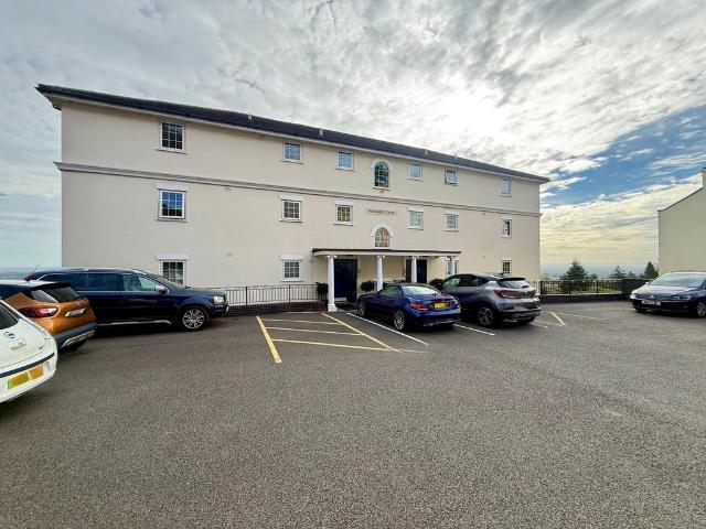 Worcester Road, Malvern, WR14 3 bed apartment to rent £1,400 pcm £323 pw