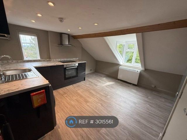 Worcester Road, Malvern WR14, 2 bed flat to rent, £1,150 pcm | PrimeLocation