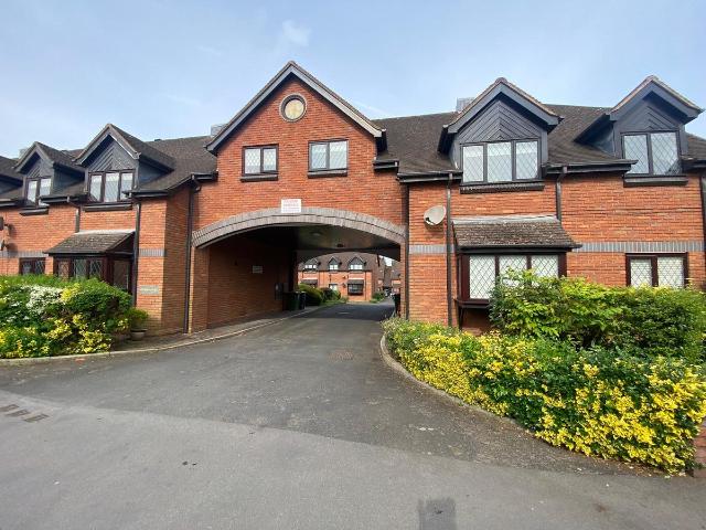 Worcester Road, Stourbridge DY9, 2 bed flat to rent, £975 pcm | PrimeLocation