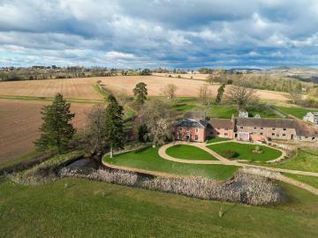 Worcester, Worcestershire 4 bed equestrian property to rent £2,950 pcm £681 pw