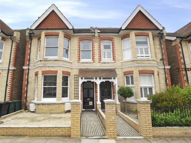 Worcester Villas, Hove, BN3 2 bed flat to rent £1,800 pcm £415 pw