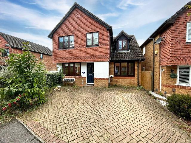 Worcestershire Lea, Warfield, Bracknell, Berkshire RG42, 4 bed detached house to rent, £2,350 pcm | PrimeLocation
