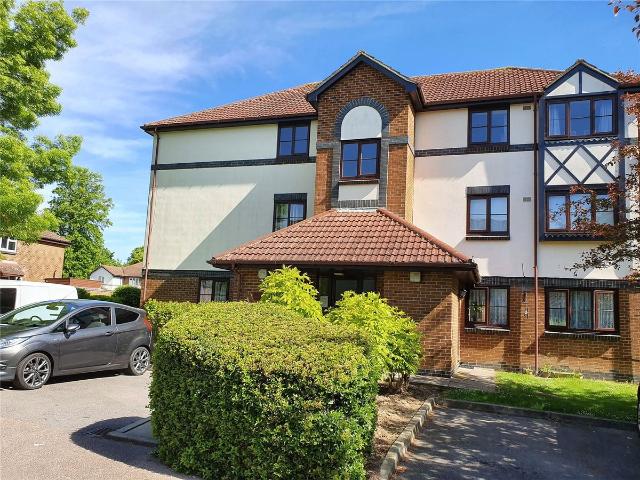 Wordsworth Mead, Redhill, Surrey RH1, 2 bed flat to rent, £1,500 pcm | PrimeLocation