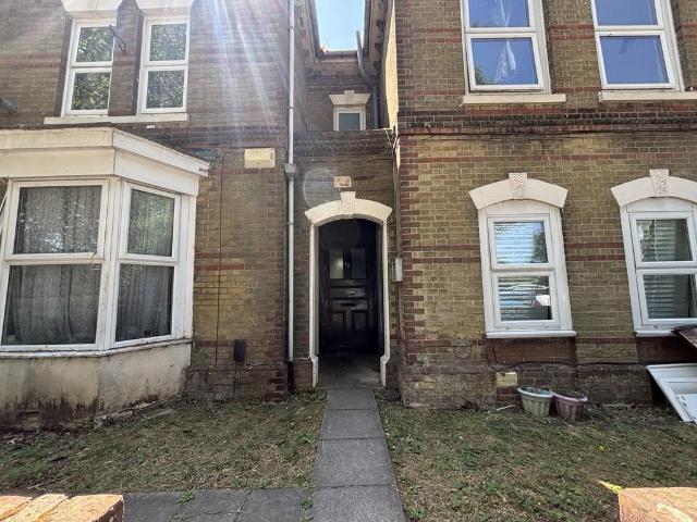 Wordsworth road 2 bed flat to rent £1,195 pcm £276 pw