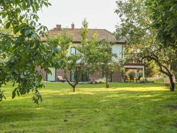 Work in a green setting with lake views – 40 minutes from Hamburg