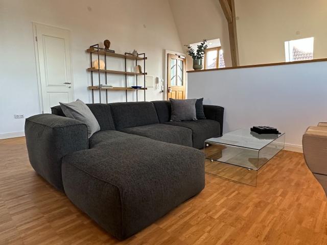 Work & Relax: Spacious, Modern & Bright