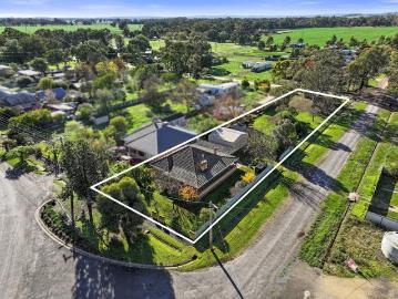 Work. rest & play. a lovely mid century central to many of the region's attractions.