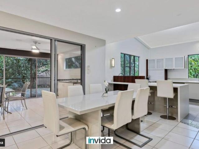 WORKING FORM HOME? PRIVATE ENSUITE ROOM EVERYTHING YOU NEED AND MORE FURNISHED HIGH CEILING. BILLS INCLUDED!