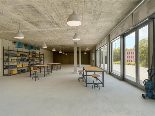 Werkstattbereich, Büro verfügbar, sofort zu mieten in Renens