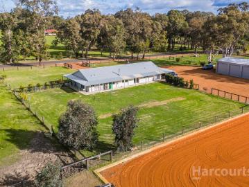 Workshop, Paddocks & Breathtaking Hill Views