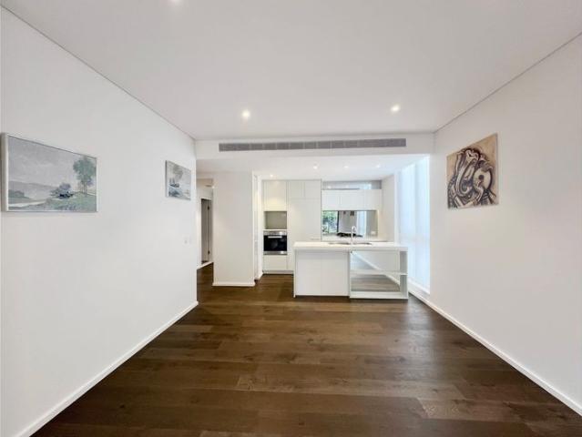World Class Two Bedroom with Lovely Private Garden!
