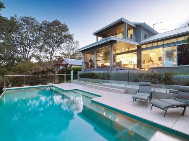 World Class Waterfront Home, Separately Titled Lake House, and Boat Shed with Studio 6 Beds in Total
