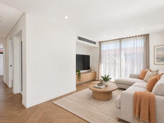 World Class Architectural Luxury Home Spread Over 3 Levels. 140m from the Shores of Maroubra Beach