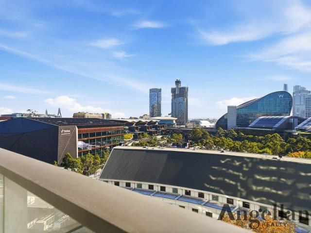 World Class Lifestyle in North Facing Haymarket Apartment