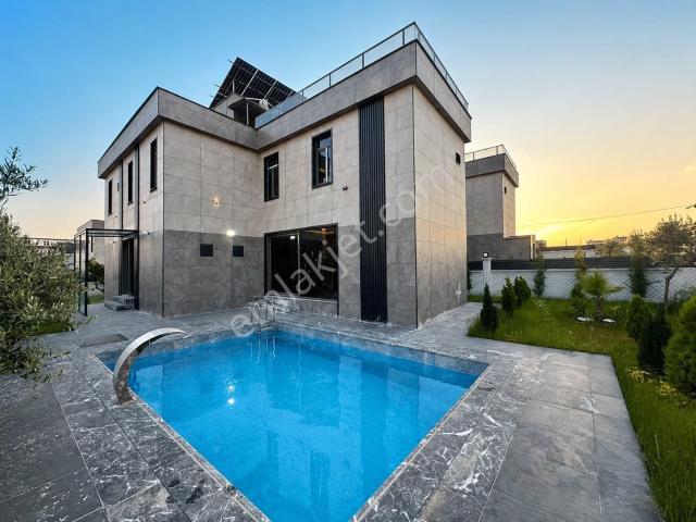 World İlkevim'den Geniş Bahçeli Modern Tasarımlı Satılık Villa