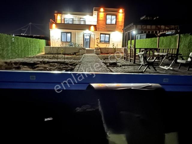 World İlkevim'den Küçükakziyaret'de Havuzlu Kiralık Villa