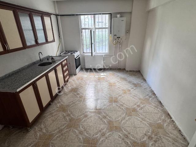 World İlkevim'den Osmanlı Pastane Yanı Kiralık 2+1 Giriş Altı