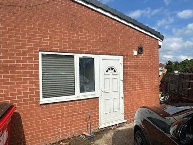 Worlds End Lane, Birmingham B32, Studio to rent, £550 pcm | PrimeLocation