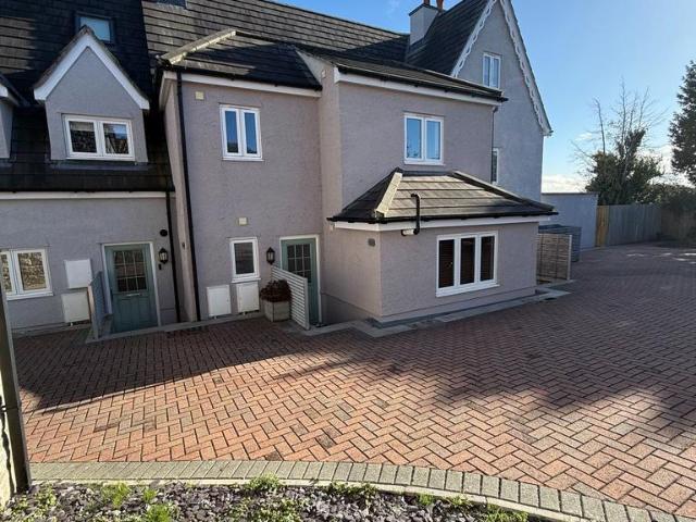 Worle, Weston Super Mare BS22 3 bed terraced house to rent £1,650 pcm £381 pw