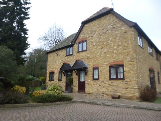Wormley EN10, Wormley, 2 bed flat to rent, £1,795 pcm | PrimeLocation