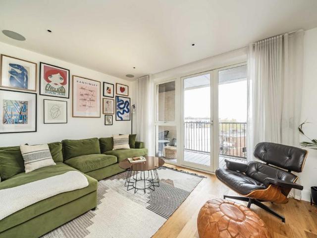 Wornington Road, London W10 2 bed flat to rent £3,200 pcm £738 pw