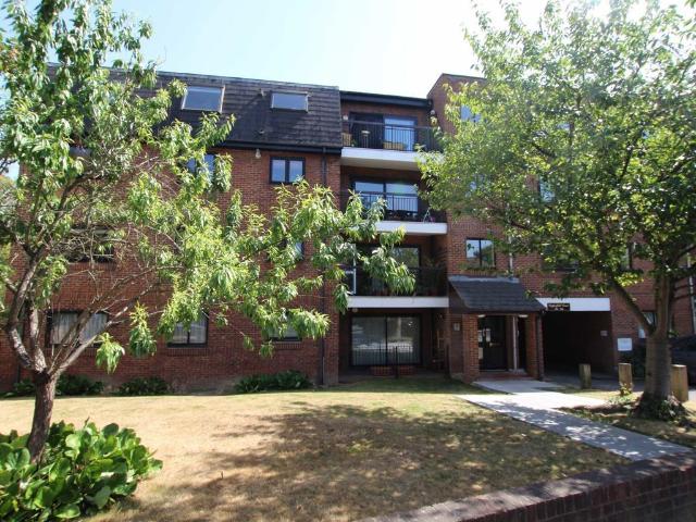 Worple Road, West Wimbledon SW20, 2 bed flat to rent, £2,300 pcm | PrimeLocation