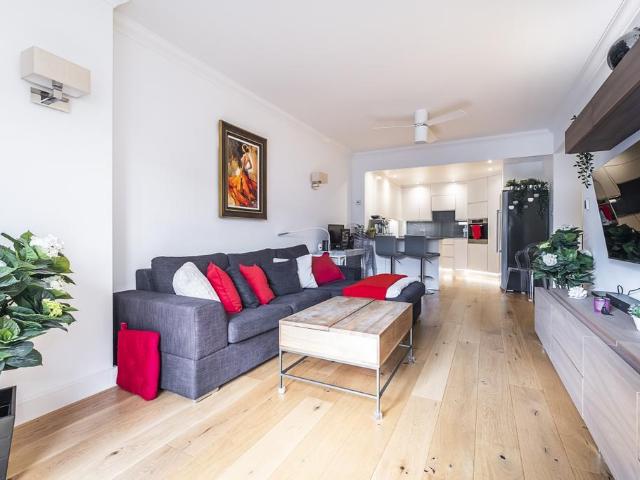 Worple Road Wimbledon SW19 2 bed apartment to rent £3,400 pcm £785 pw