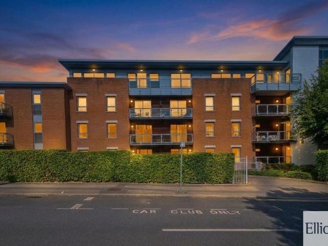 Worple Road, London SW19 2 bed apartment to rent £3,000 pcm £692 pw