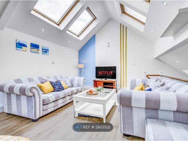 Worple Road, London SW19, 3 bed semi detached house to rent, £4,000 pcm | PrimeLocation