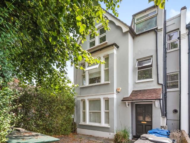 Worple Road, London SW20, 2 bed flat to rent, £2,250 pcm | PrimeLocation