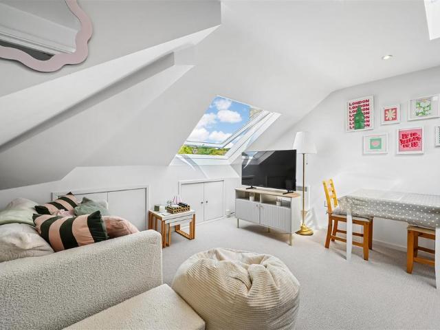 Worple Road, Raynes Park SW20 1 bed flat to rent £1,600 pcm £369 pw