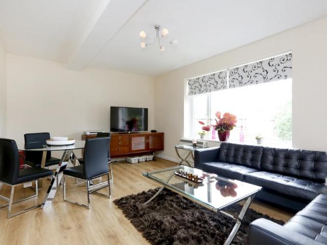 Worple Road, SW19 2 bed apartment to rent £2,100 pcm £485 pw