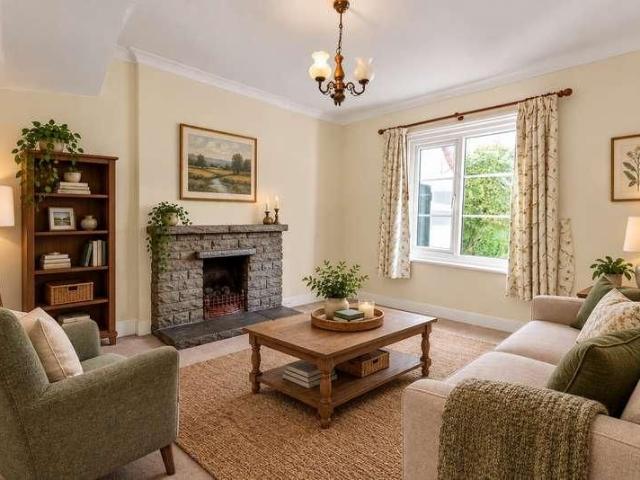 Worplesdon Road, Guildford, GU2