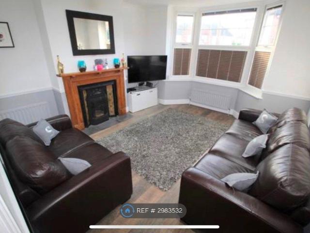 Worplesdon Road, Guildford GU2, 3 bed semi detached house to rent, £1,950 pcm | PrimeLocation