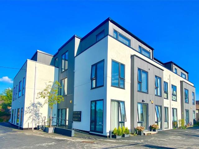 Worplesdon Road, Guildford, Surrey GU2, 2 bed flat to rent, £1,800 pcm | PrimeLocation