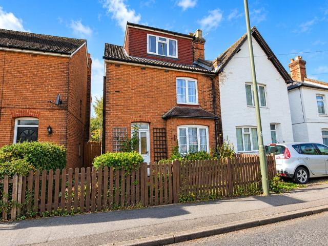 Worplesdon Road, Guildford, Surrey GU2, 4 bed semi detached house to rent, £2,250 pcm | PrimeLocation