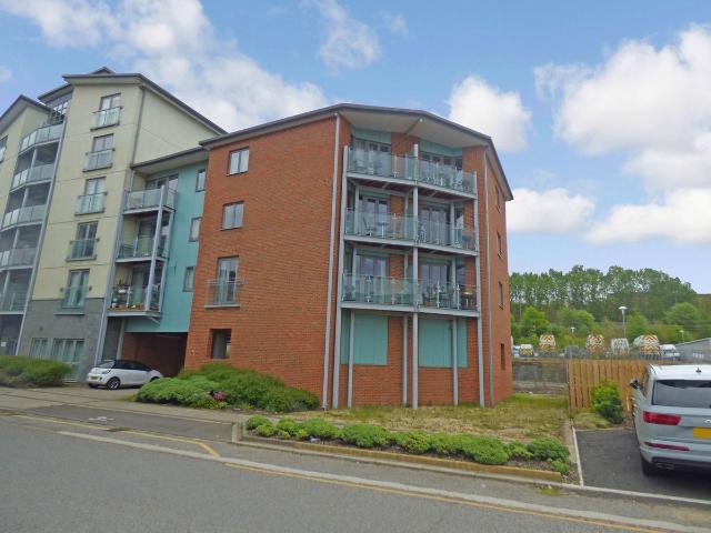 Worsdell Drive, Gateshead NE8, 2 bed flat to rent, £1,200 pcm | PrimeLocation