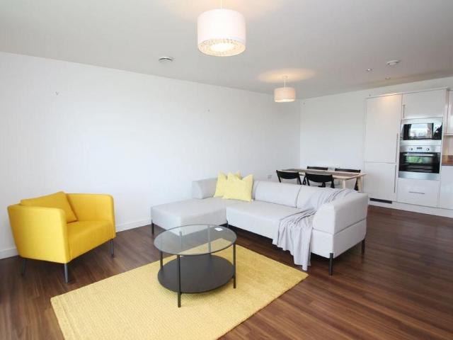 Worsdell Drive, Gateshead, NE8 2 bed penthouse to rent £1,300 pcm £300 pw