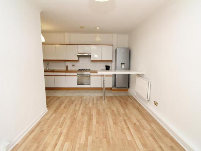 Worsley Bridge Road, London SE26 2 bed flat to rent £1,700 pcm £392 pw