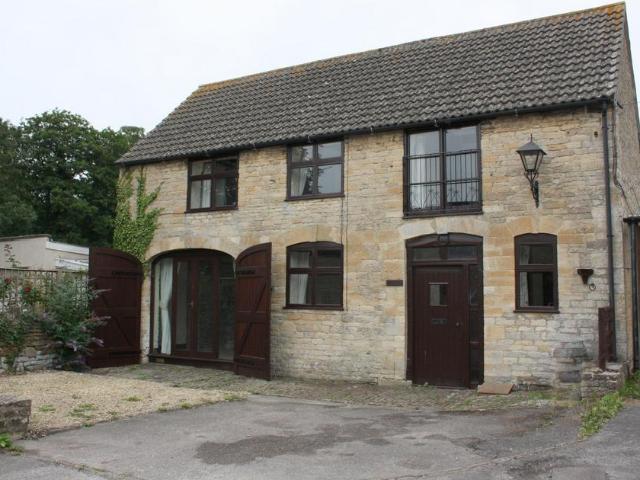 Wotton Road, Wotton Under Edge GL12 3 bed detached house to rent £1,395 pcm £322 pw