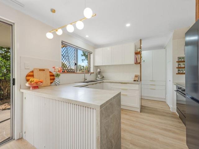 WOW a renovated end townhouse with HUGE GARDEN