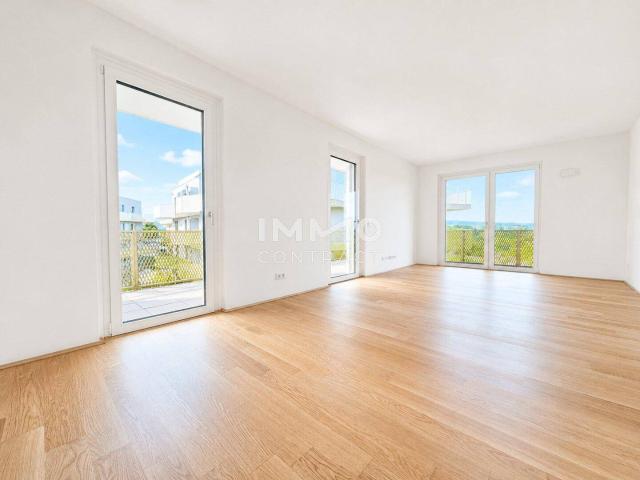 WOW Balkon trifft Grünblick: 3 Zimmer Erstbezug mit 28 m² Freifläche, Fußbodenkühlung & Geothermie